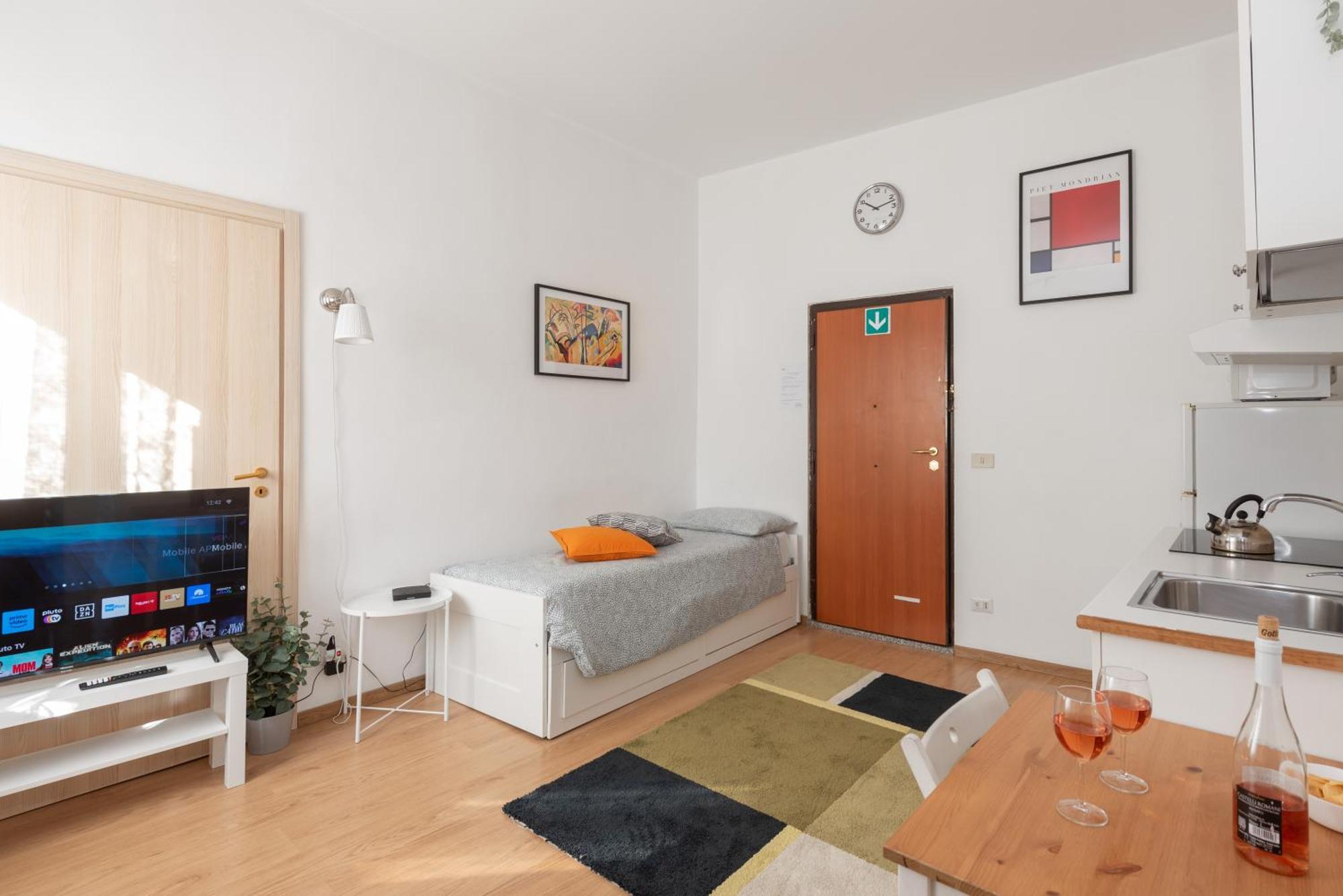 Central Little Basic Apartment Roma Ngoại thất bức ảnh